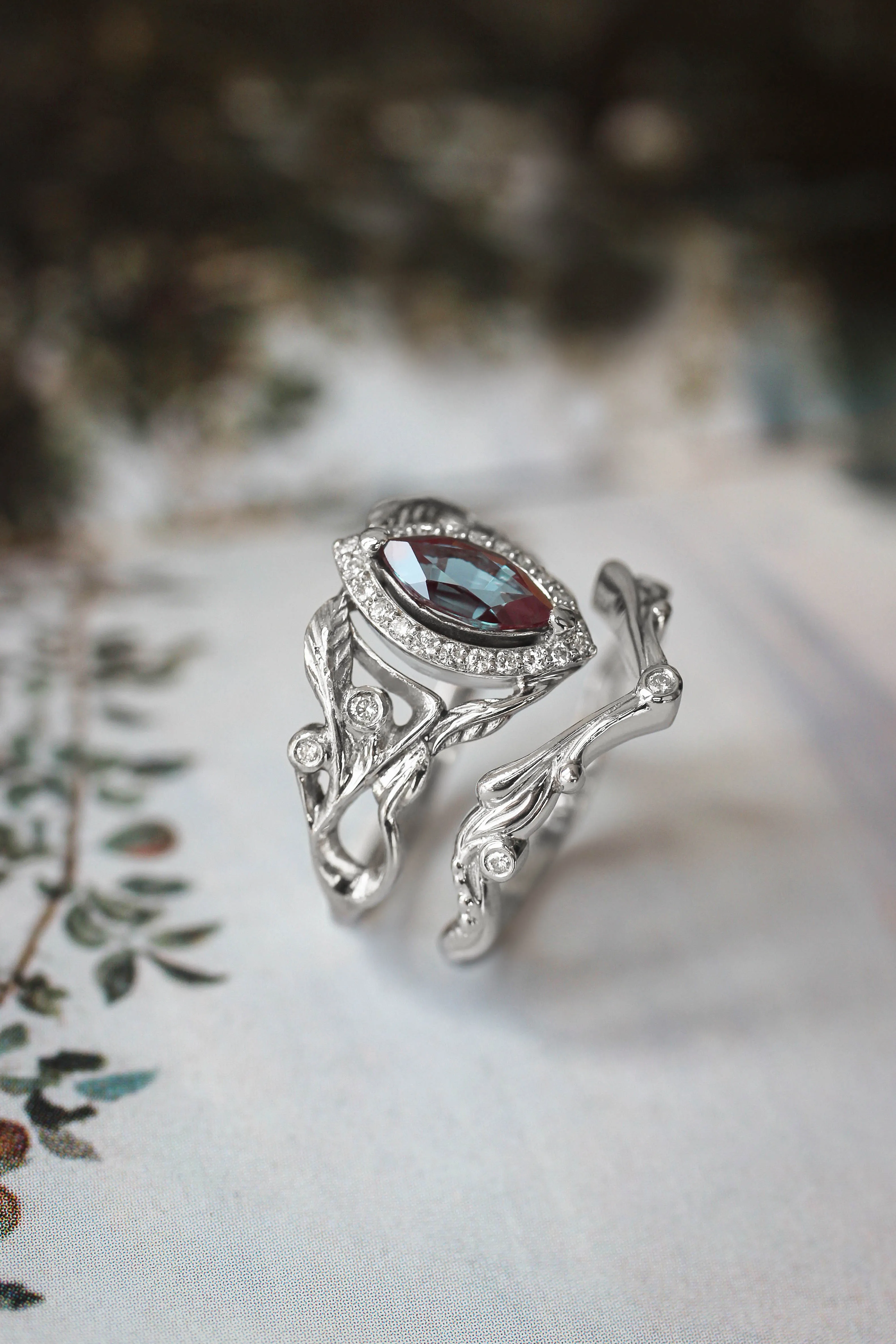 Art nouveau bridal ring set with alexandrite and diamond halo / Callisto