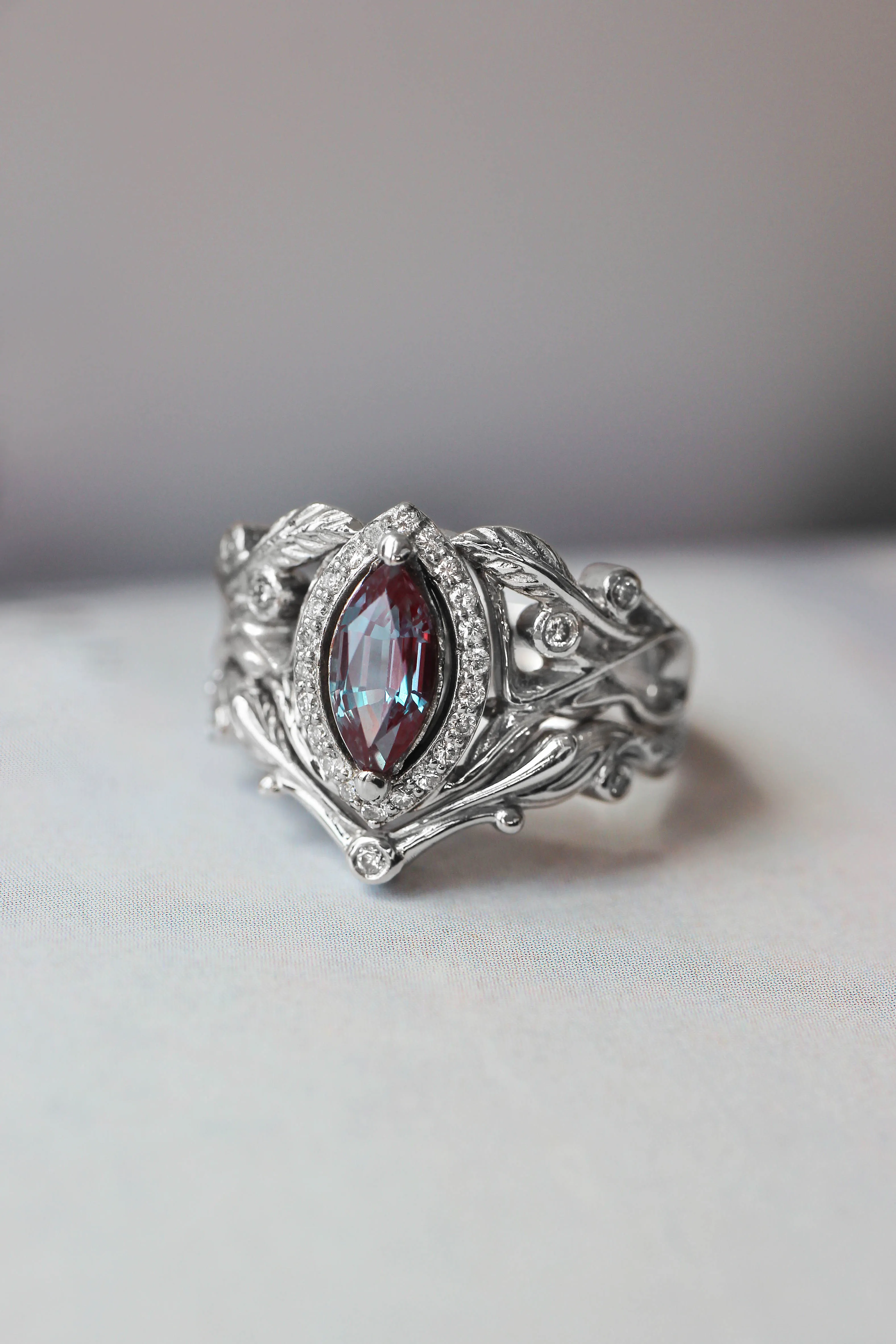 Art nouveau bridal ring set with alexandrite and diamond halo / Callisto