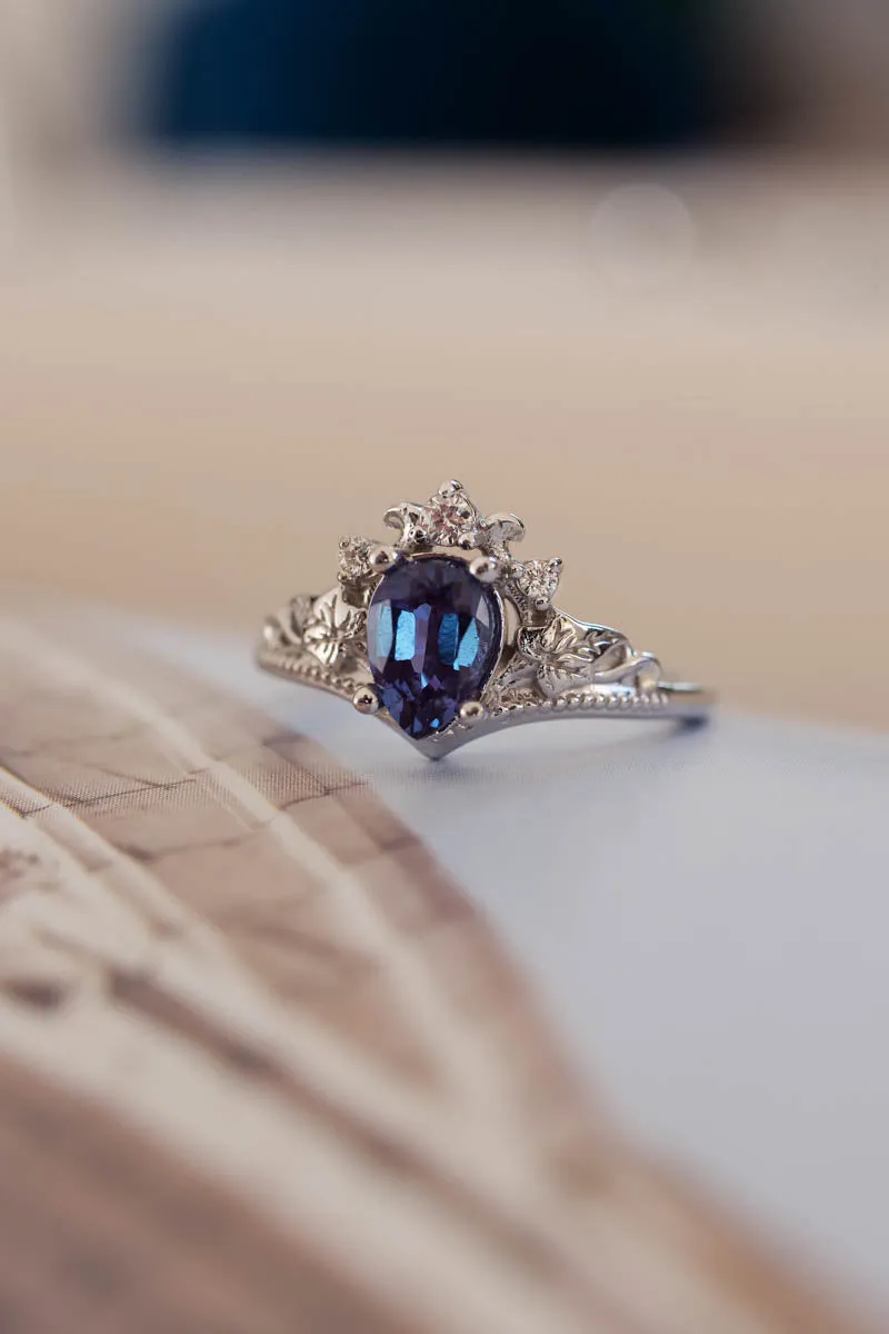 Bridal ring set with alexandrite and diamonds / Ariadne pear cut