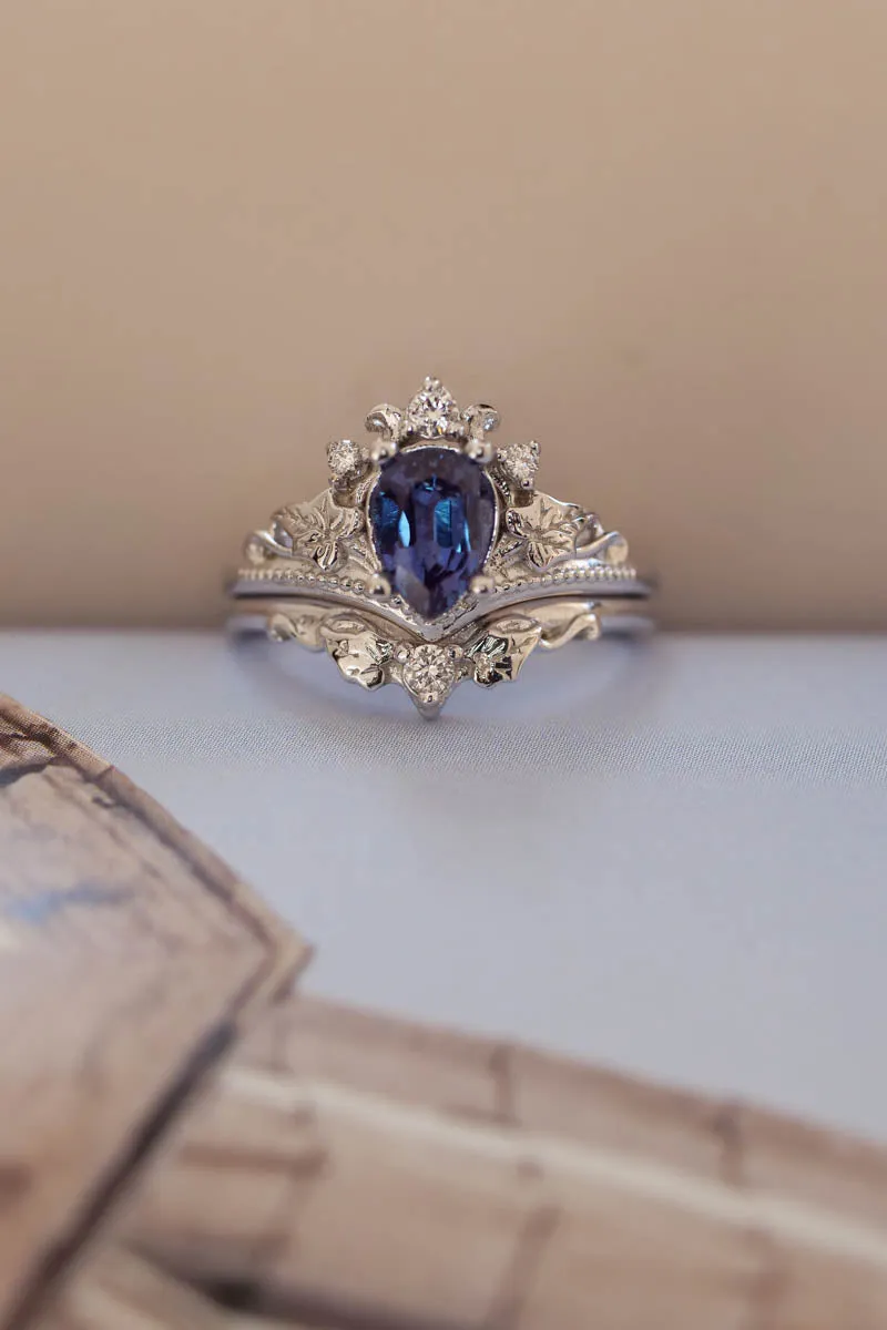 Bridal ring set with alexandrite and diamonds / Ariadne pear cut
