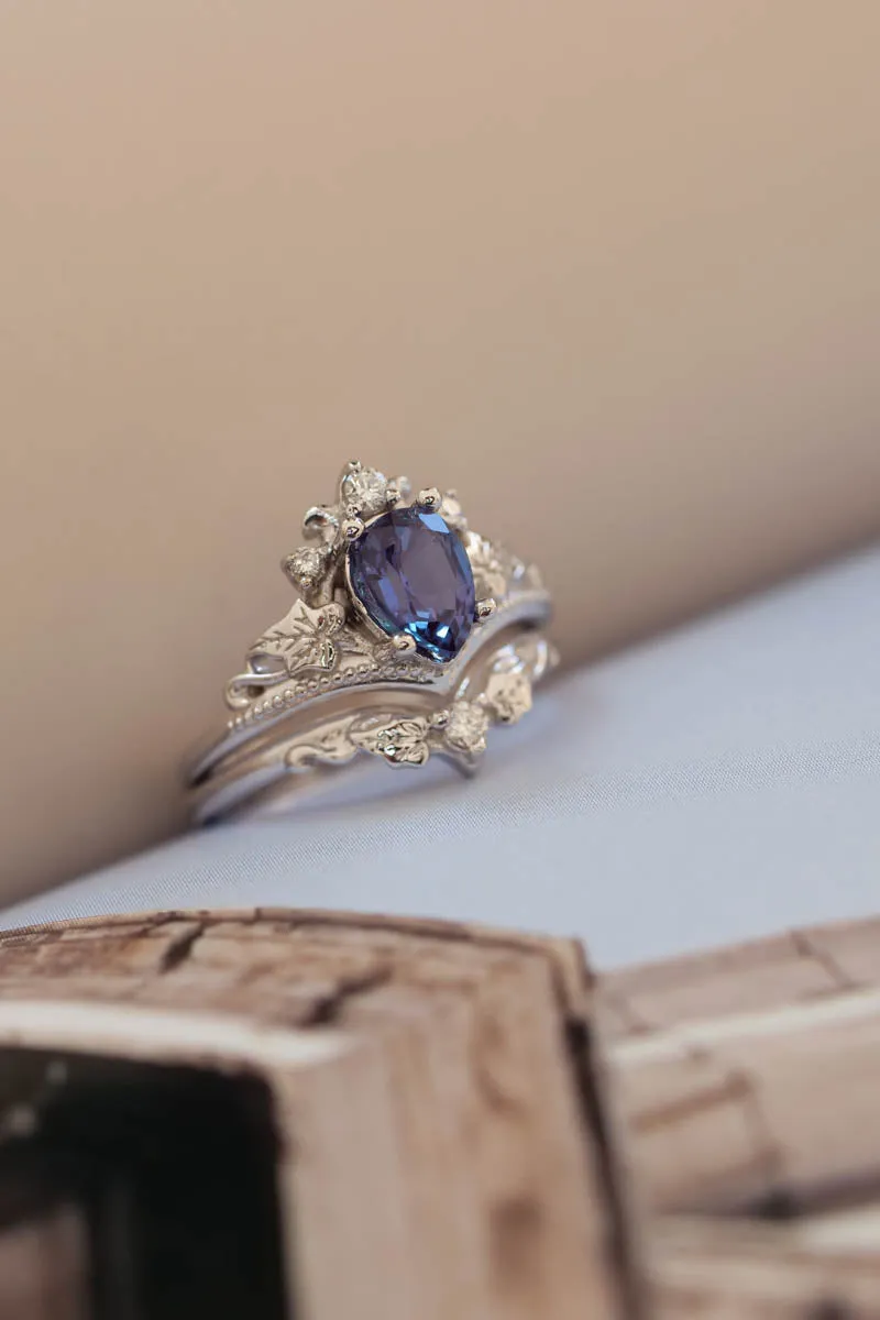 Bridal ring set with alexandrite and diamonds / Ariadne pear cut