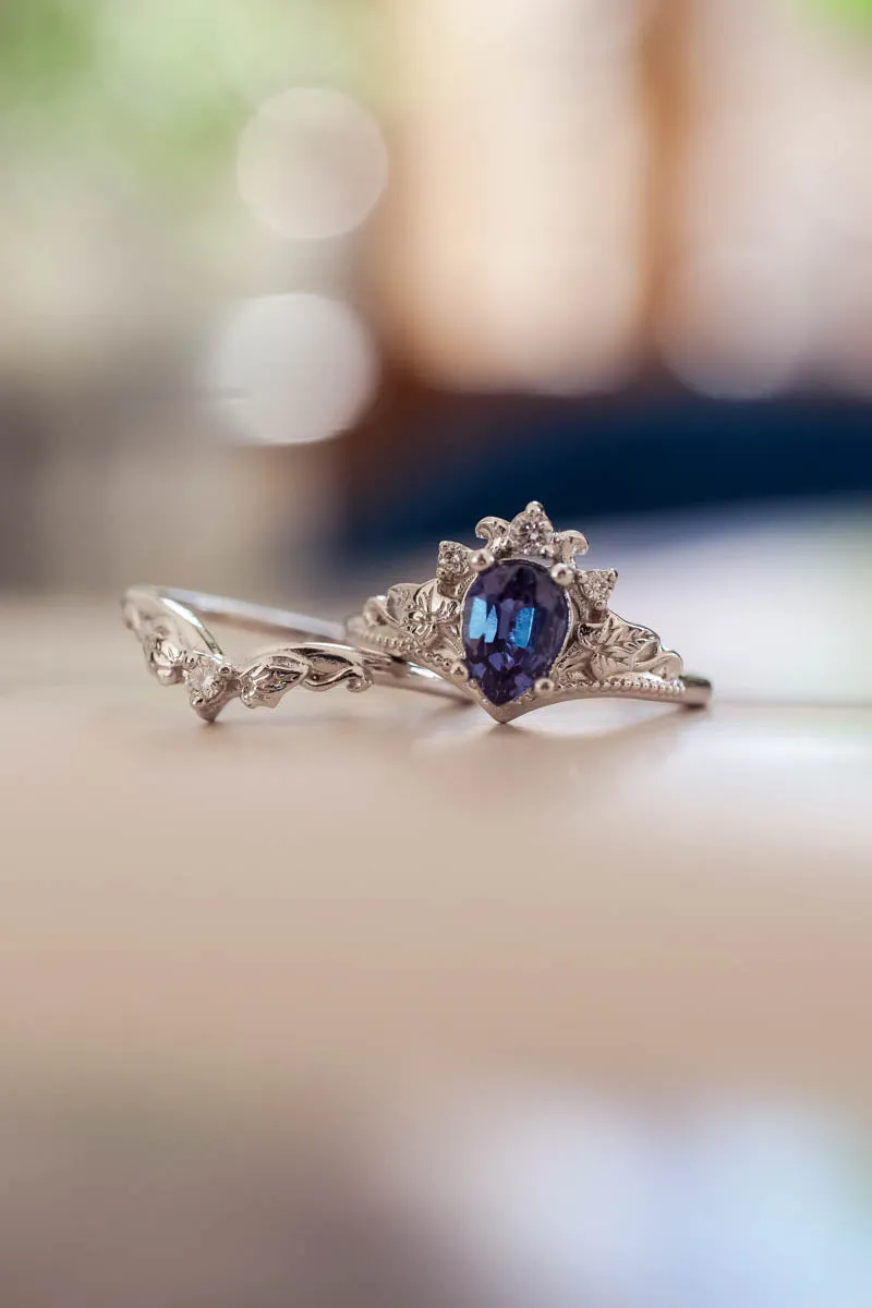 Bridal ring set with alexandrite and diamonds / Ariadne pear cut