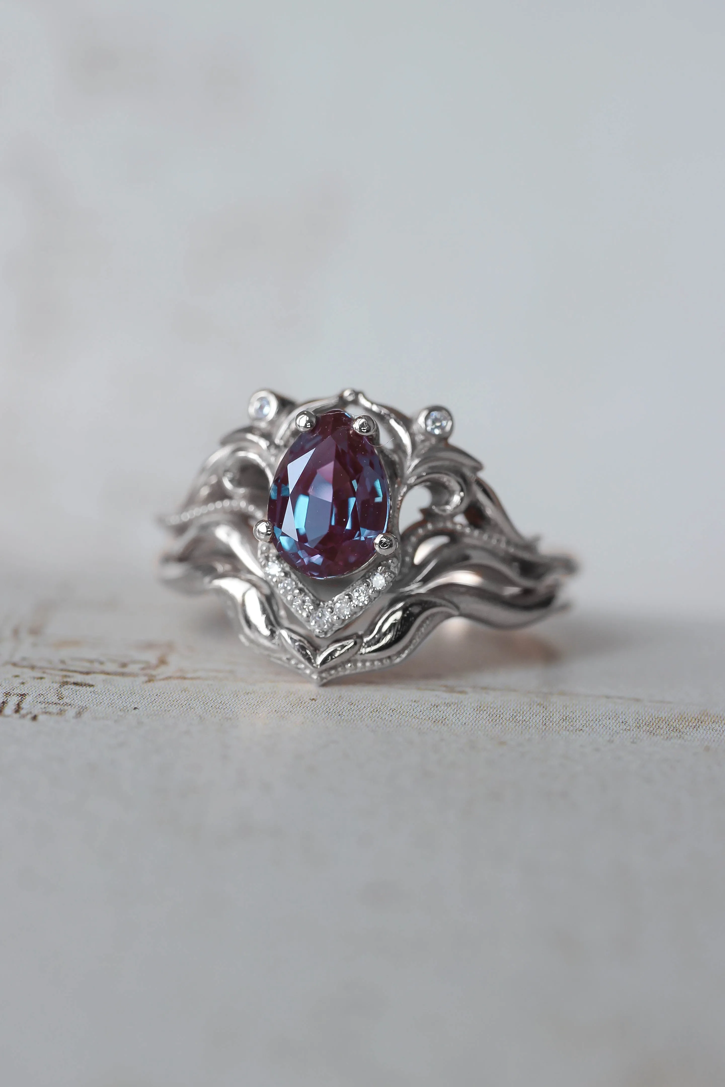 Bridal ring set with alexandrite and diamonds / Lida small