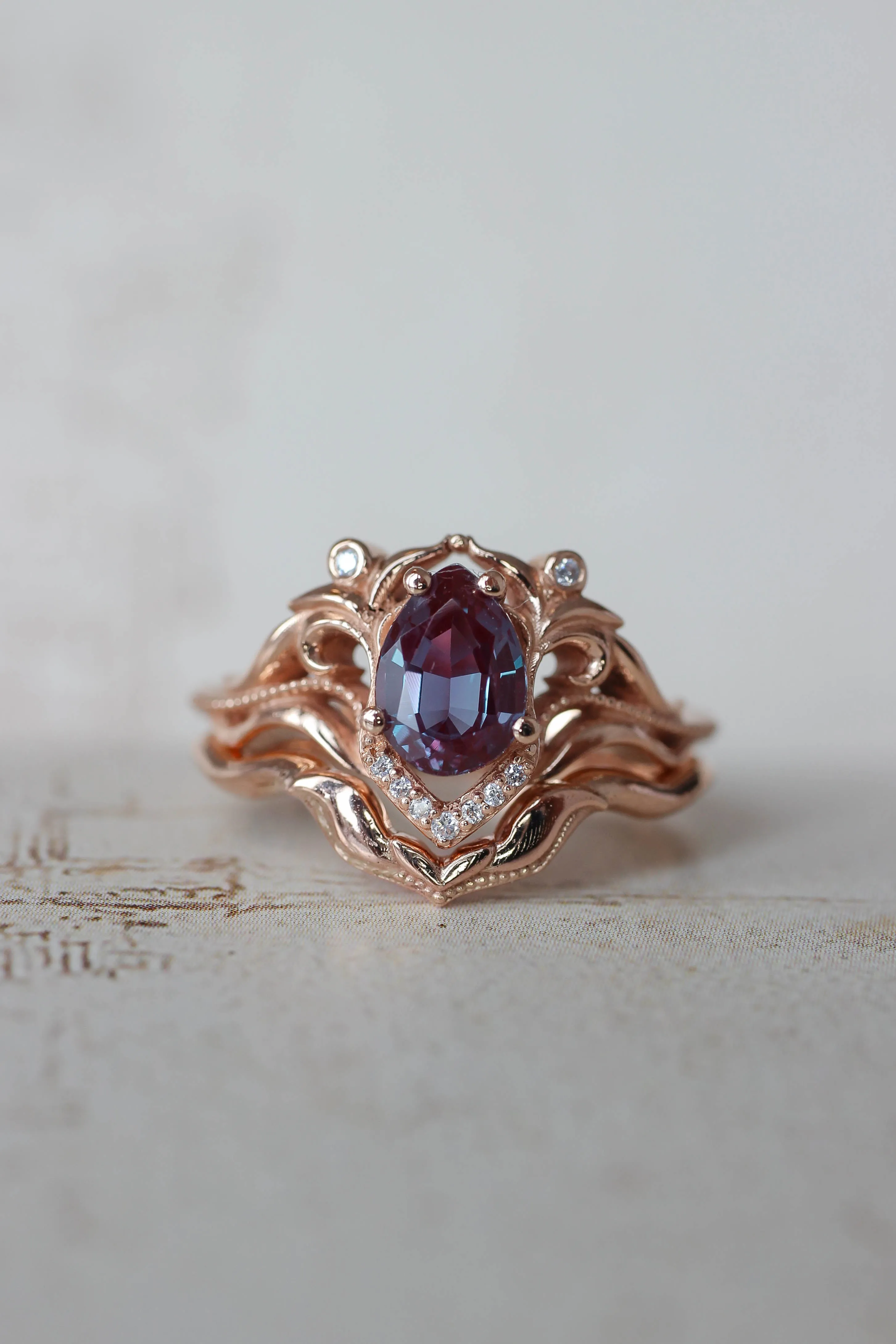 Bridal ring set with alexandrite and diamonds / Lida small