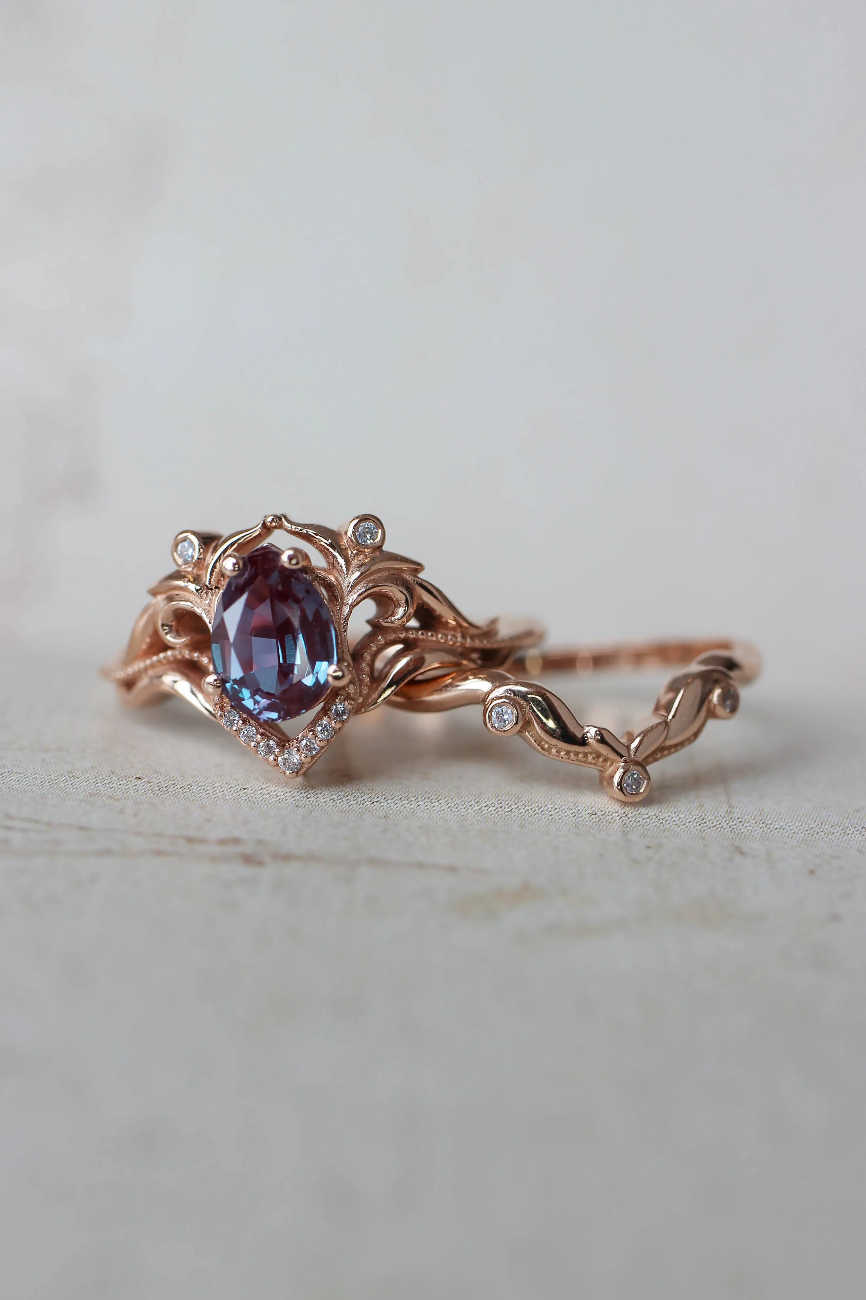 Bridal ring set with alexandrite and diamonds / Lida small