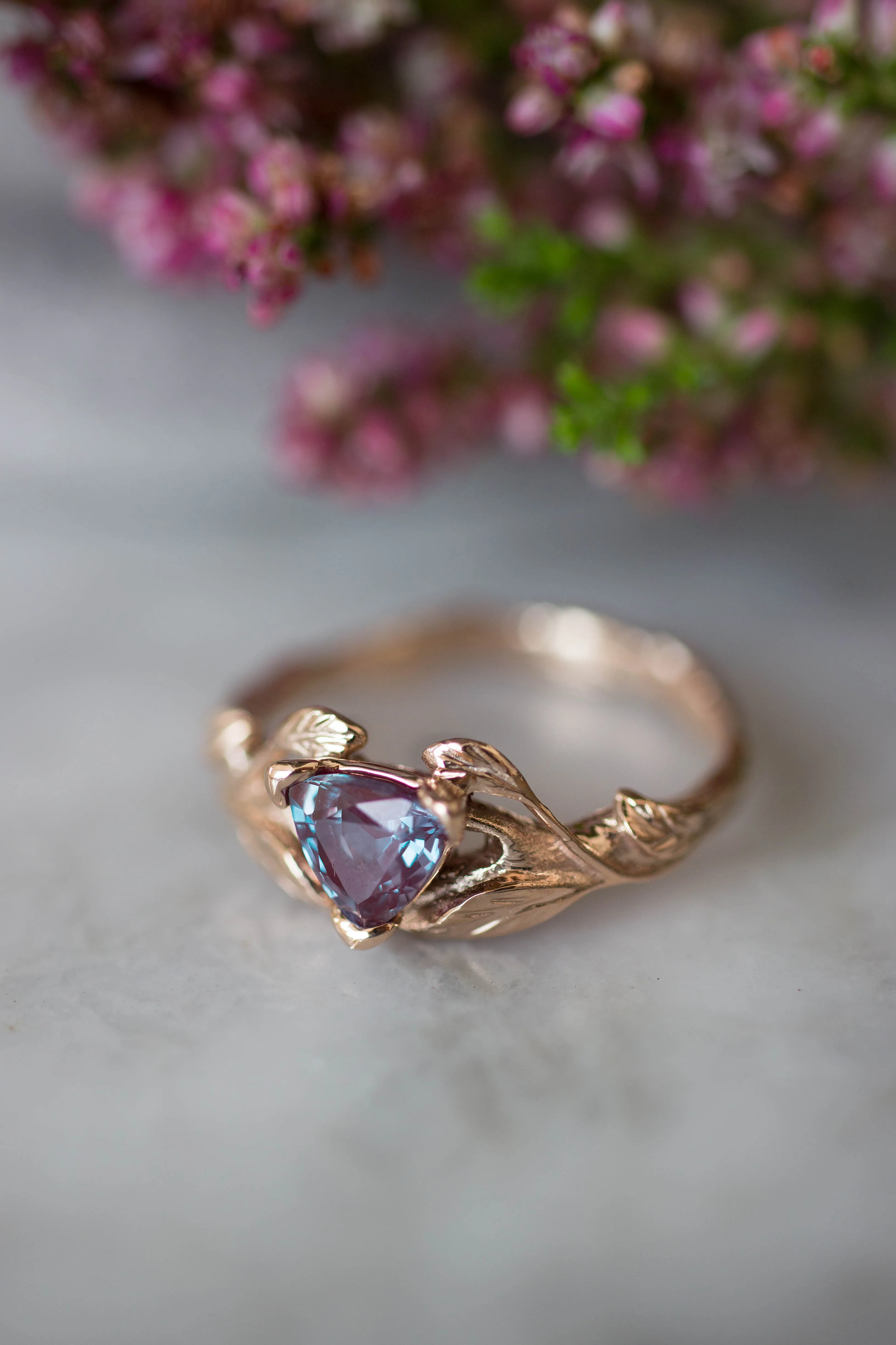 Lab alexandrite ring, trillion cut / Clematis
