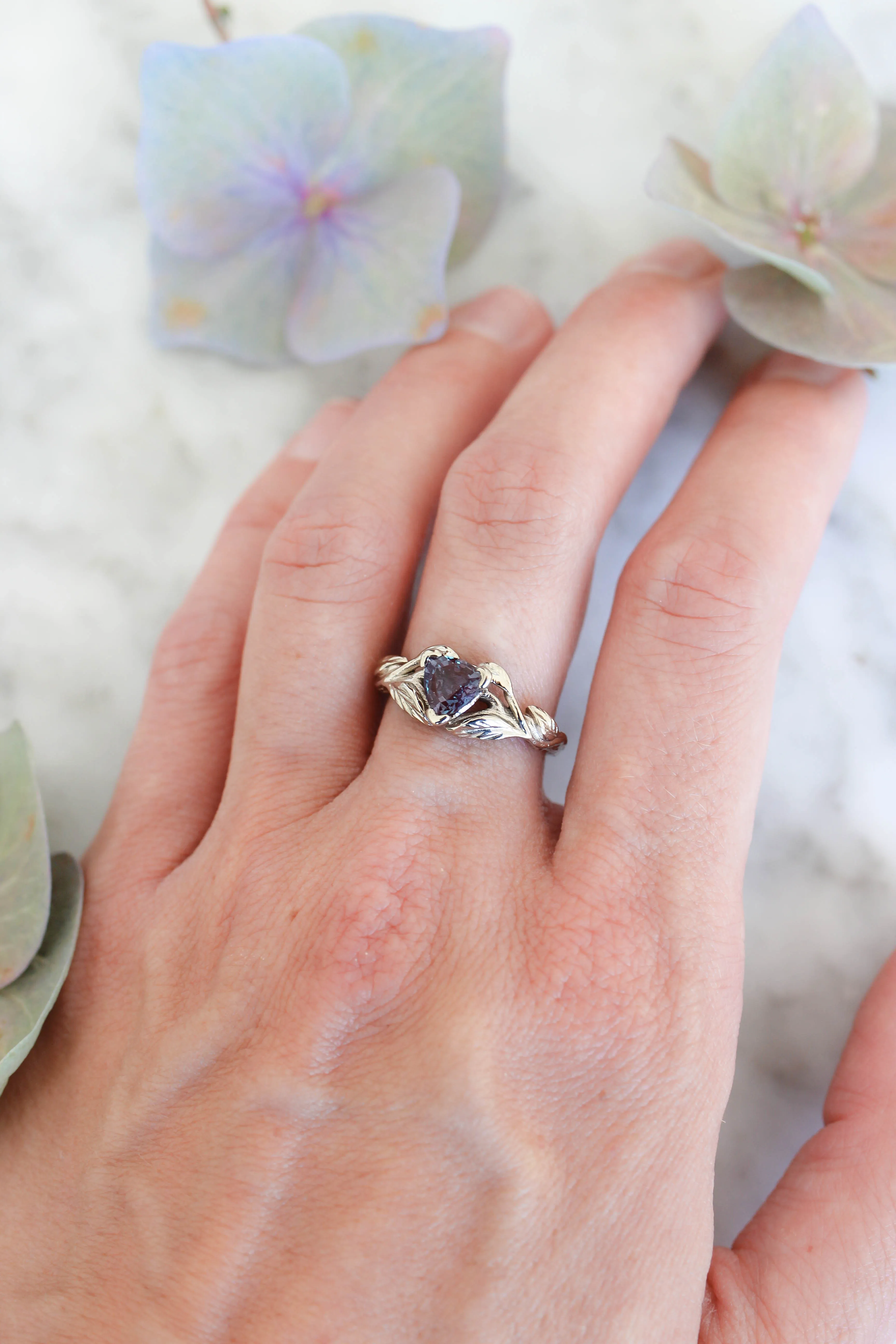 Lab alexandrite ring, trillion cut / Clematis