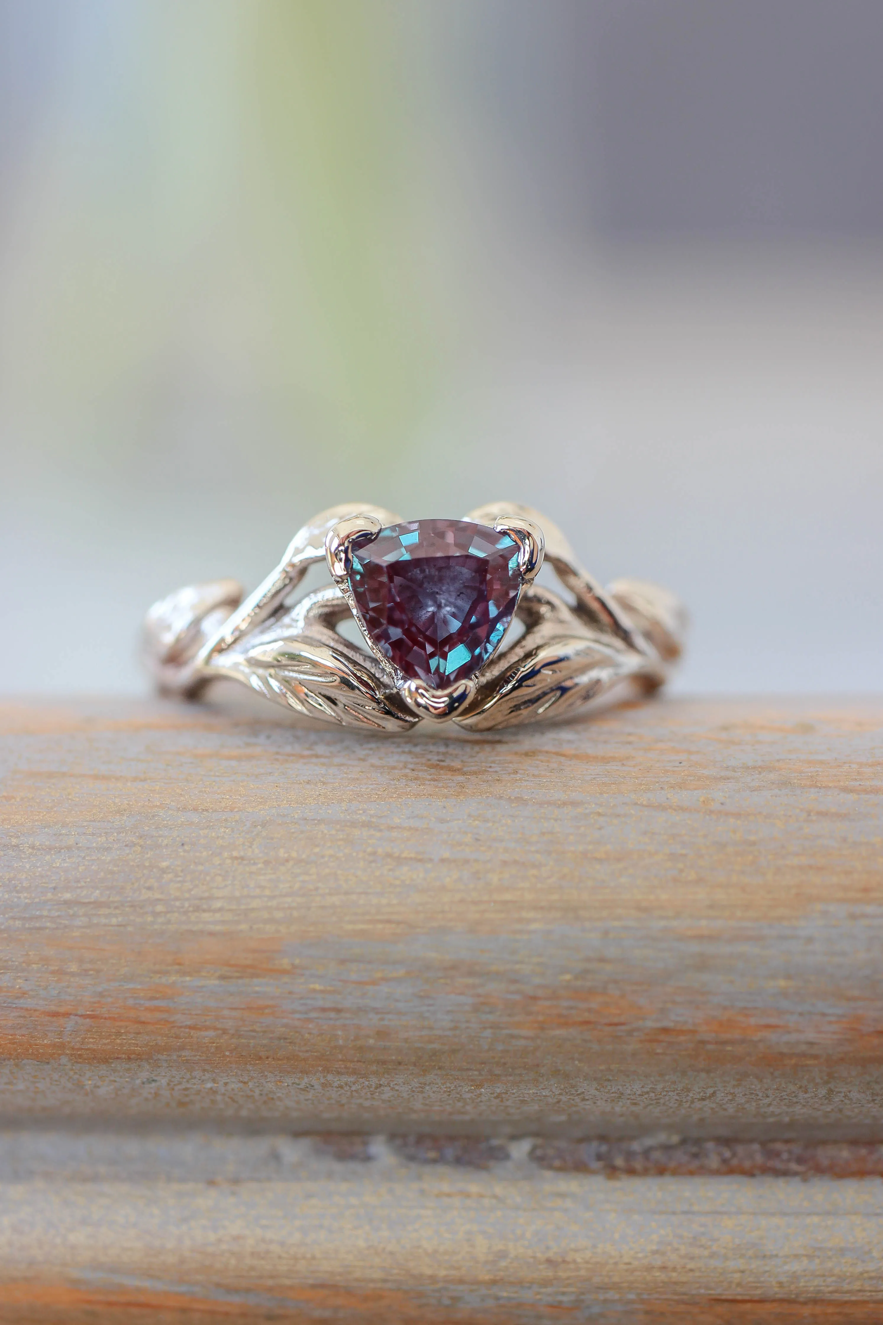 Lab alexandrite ring, trillion cut / Clematis