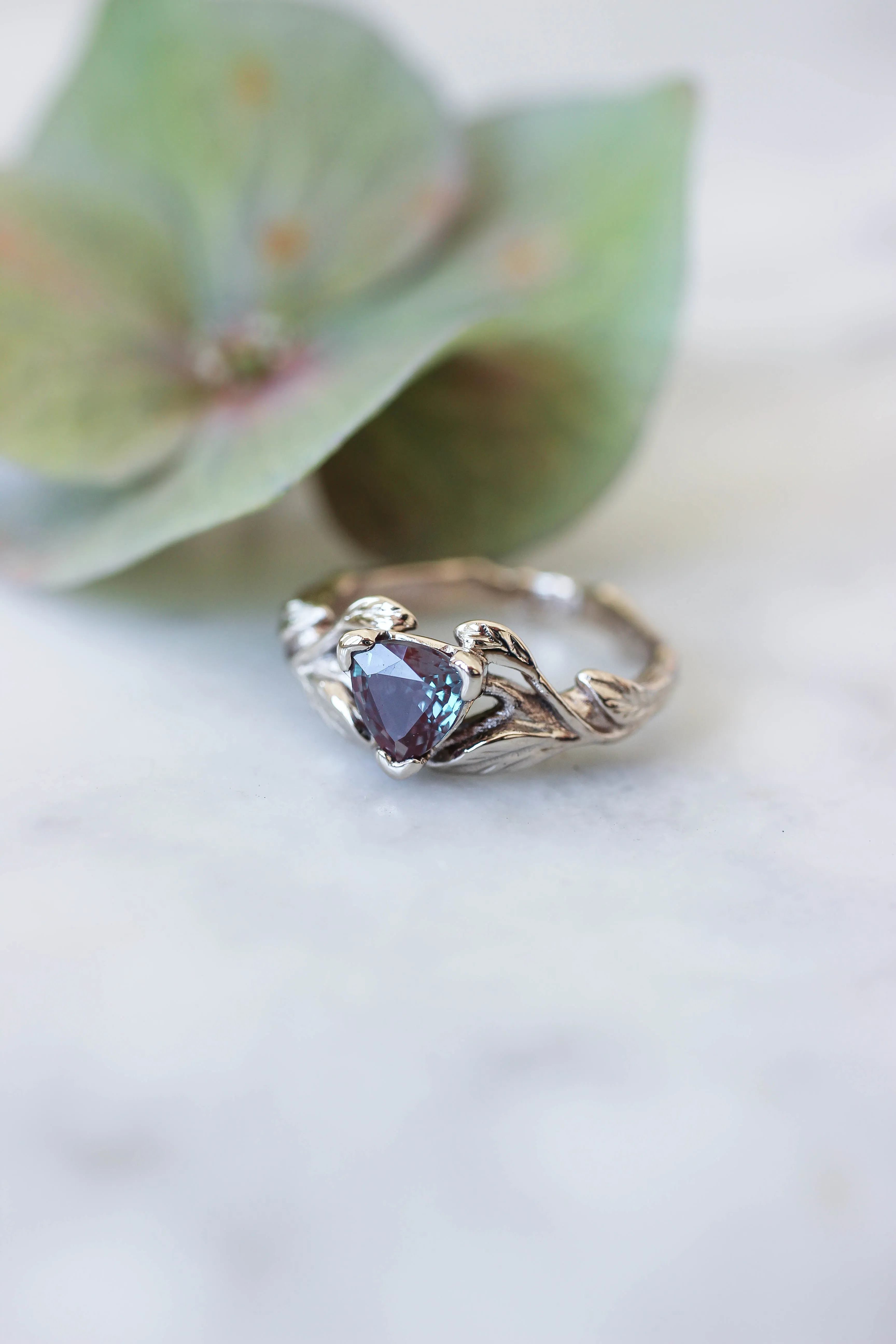 Lab alexandrite ring, trillion cut / Clematis