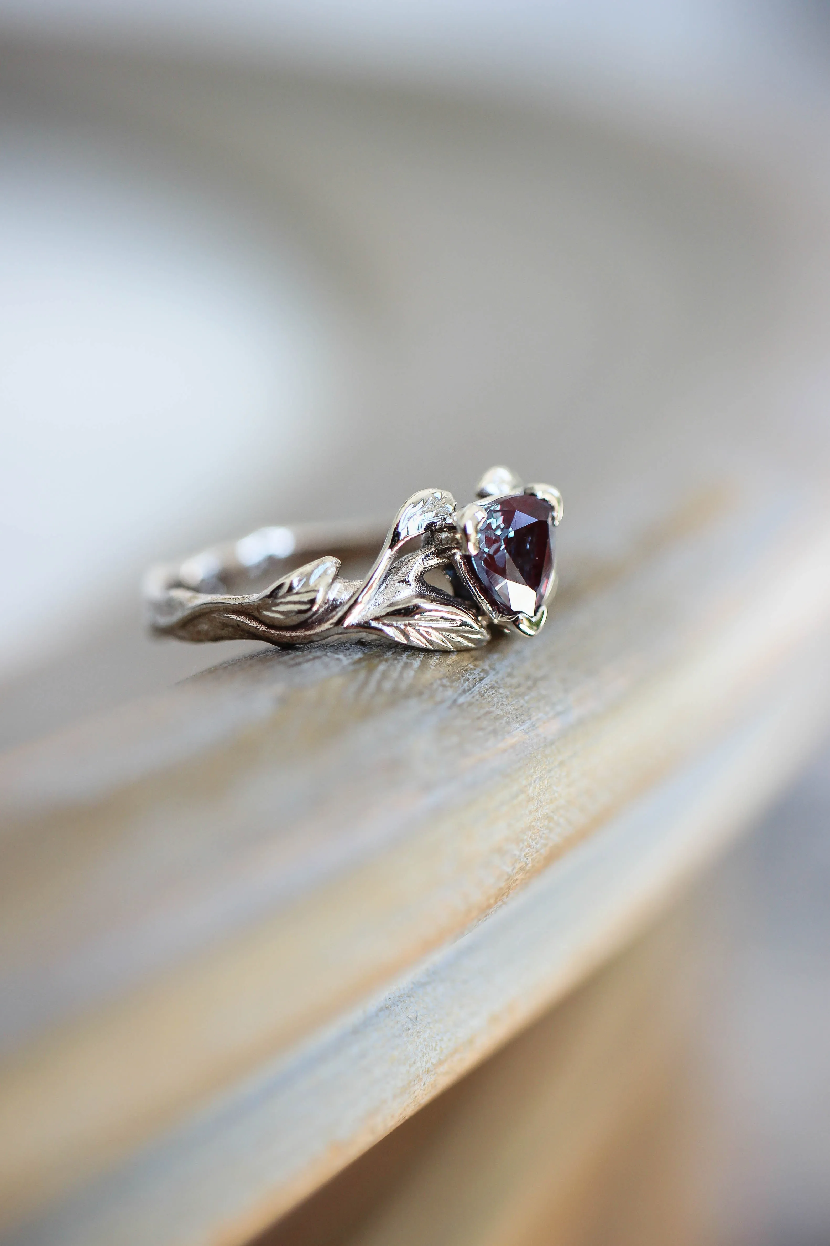 Lab alexandrite ring, trillion cut / Clematis