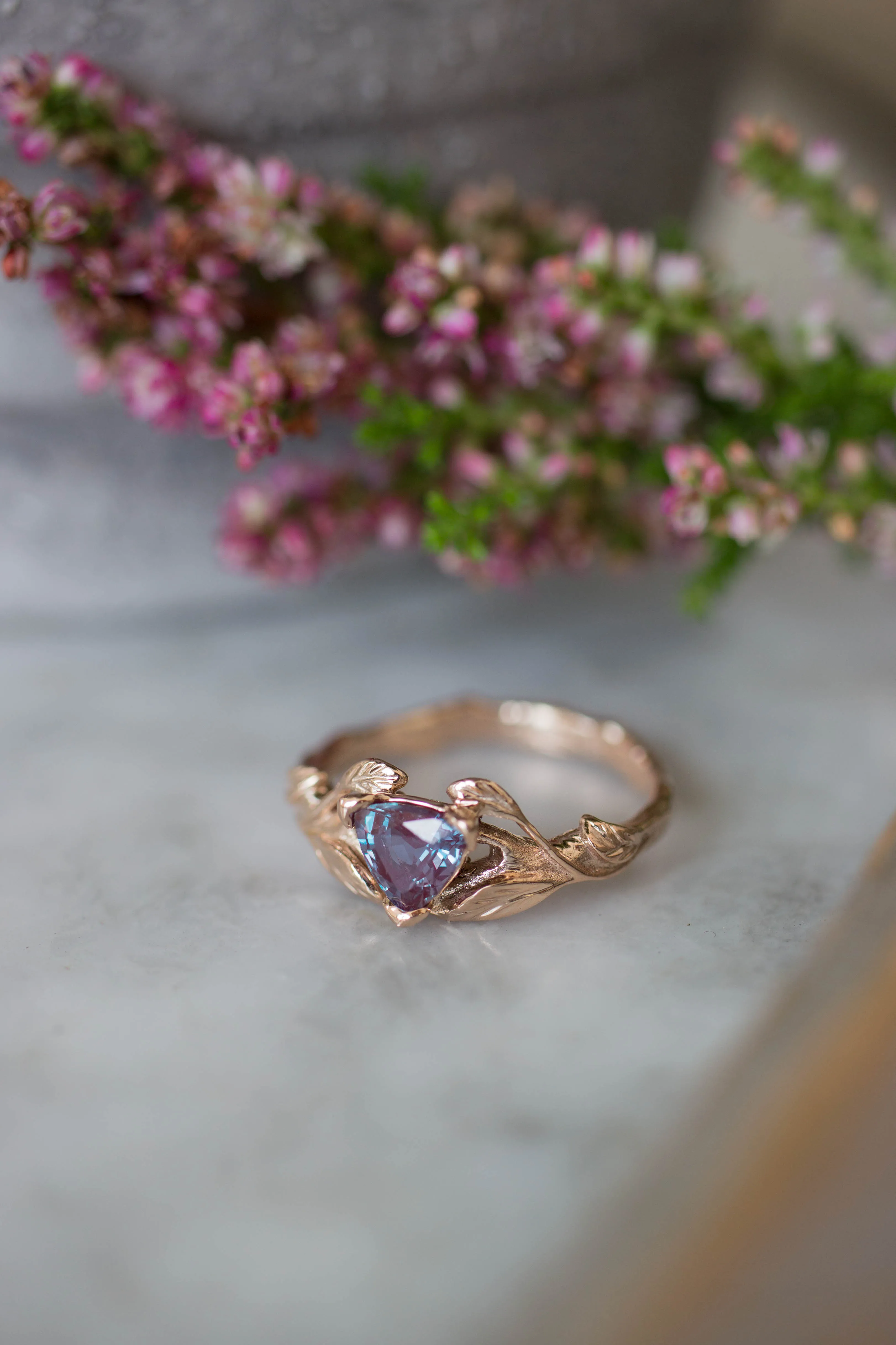 Lab alexandrite ring, trillion cut / Clematis