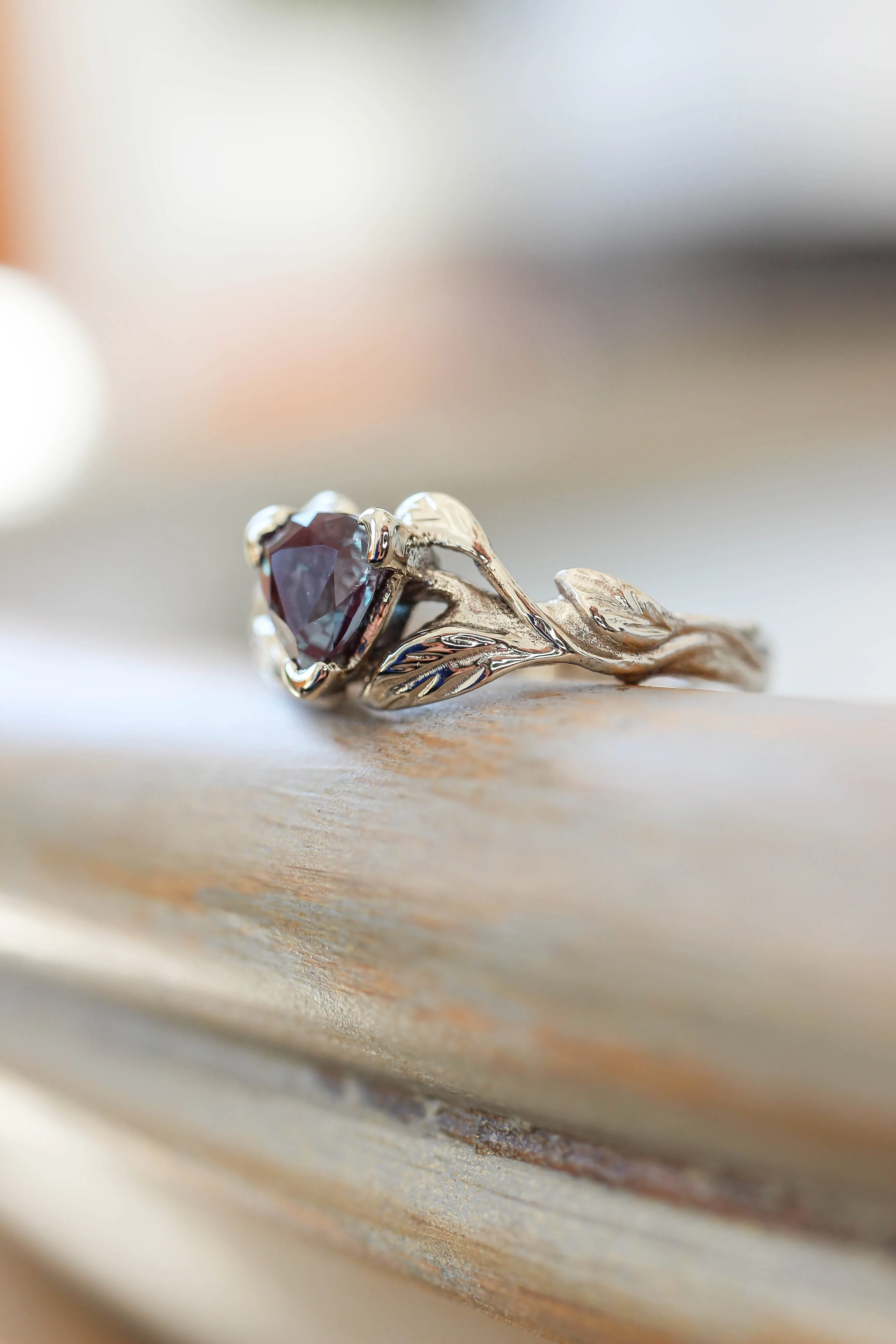 Lab alexandrite ring, trillion cut / Clematis