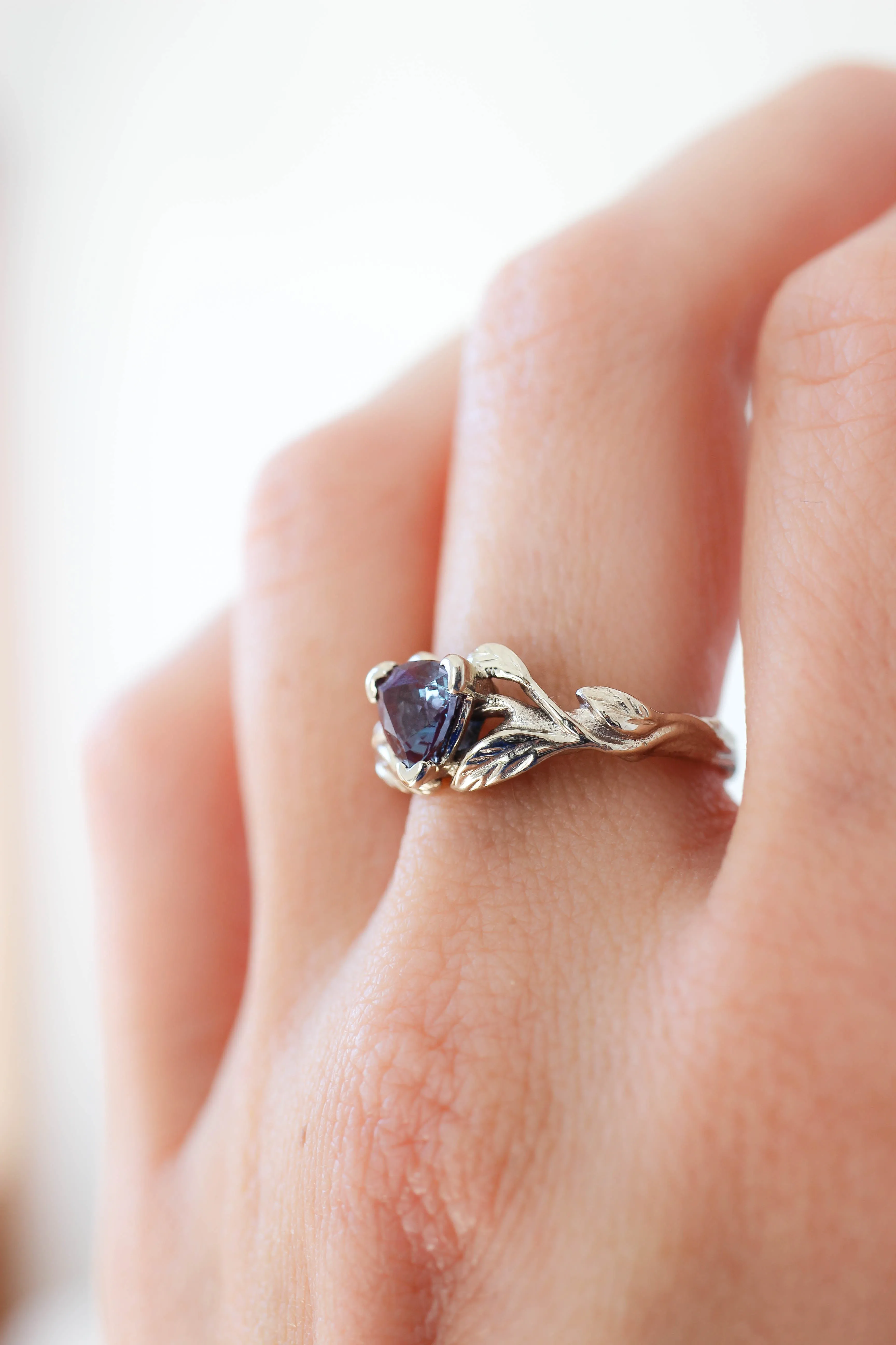 Lab alexandrite ring, trillion cut / Clematis