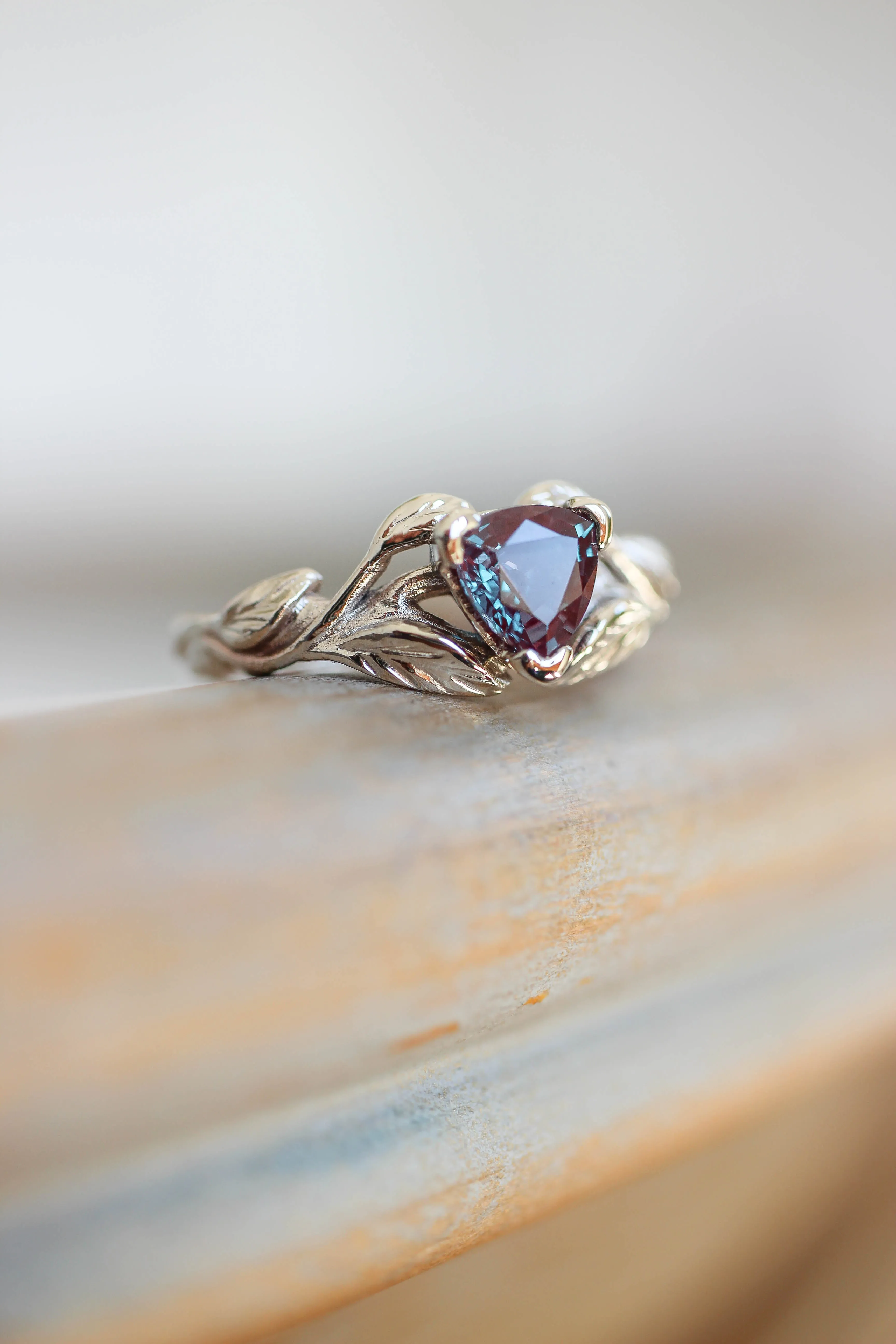 Lab alexandrite ring, trillion cut / Clematis