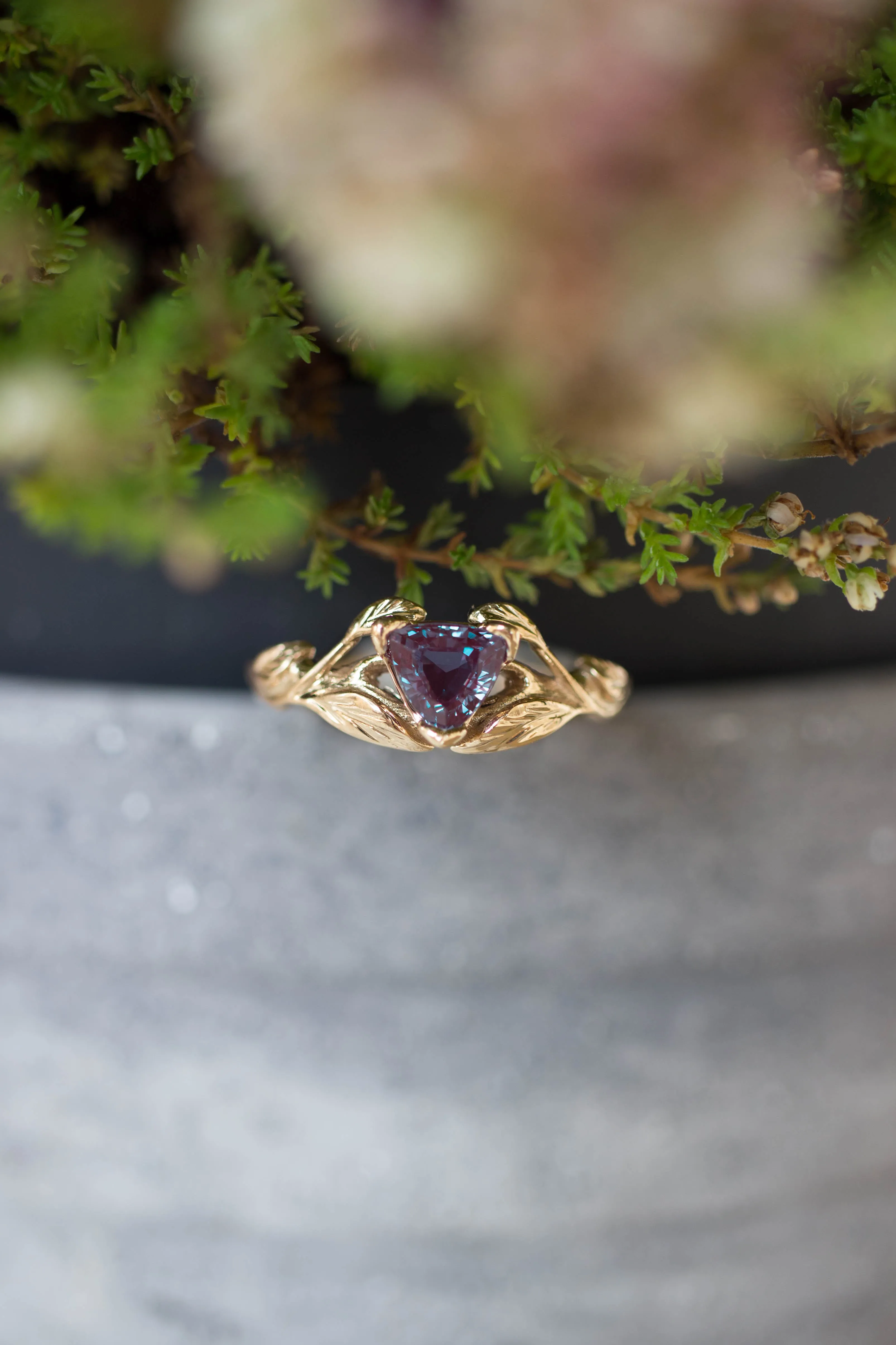 Lab alexandrite ring, trillion cut / Clematis