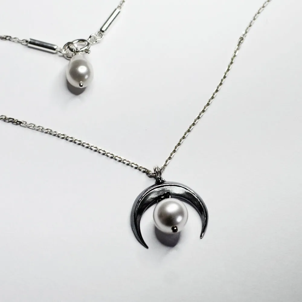 Luna pendant