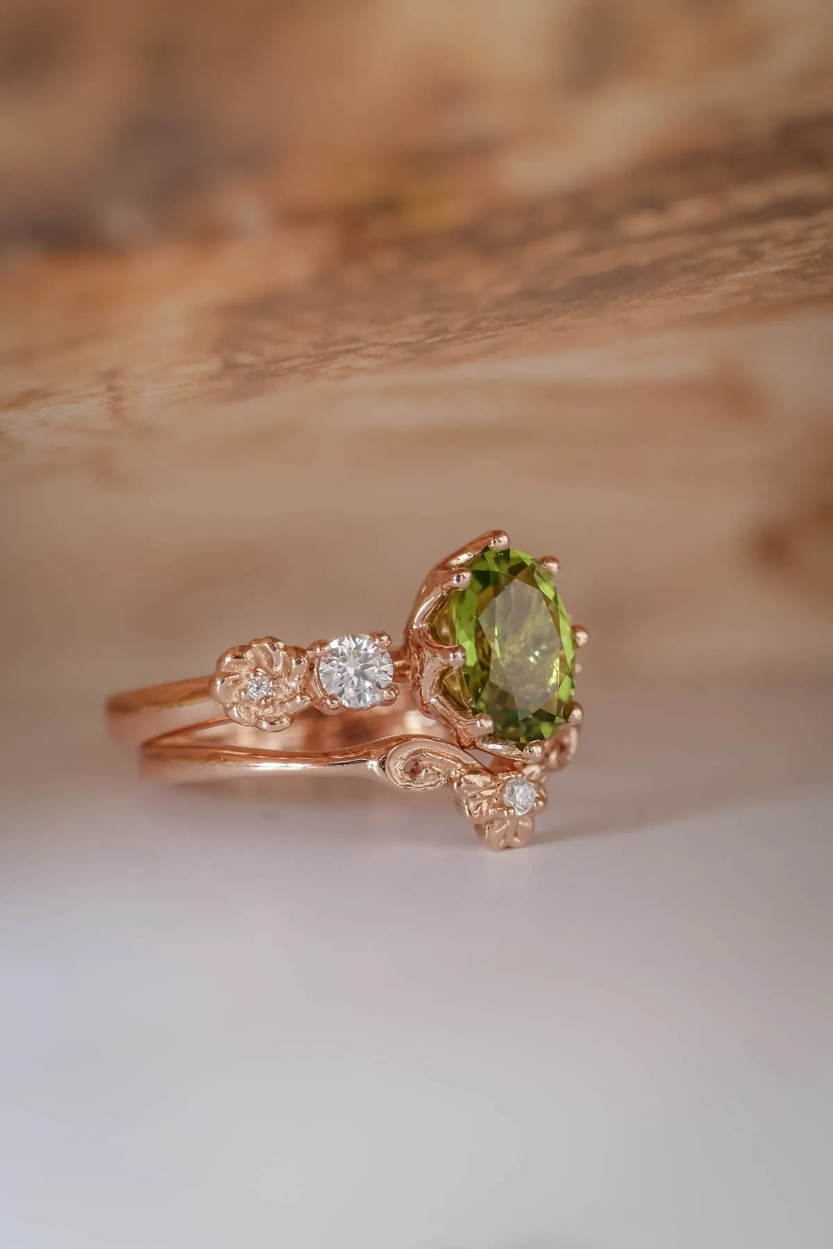Trio engagement ring set with peridot, elvish flower rings / Fiorella