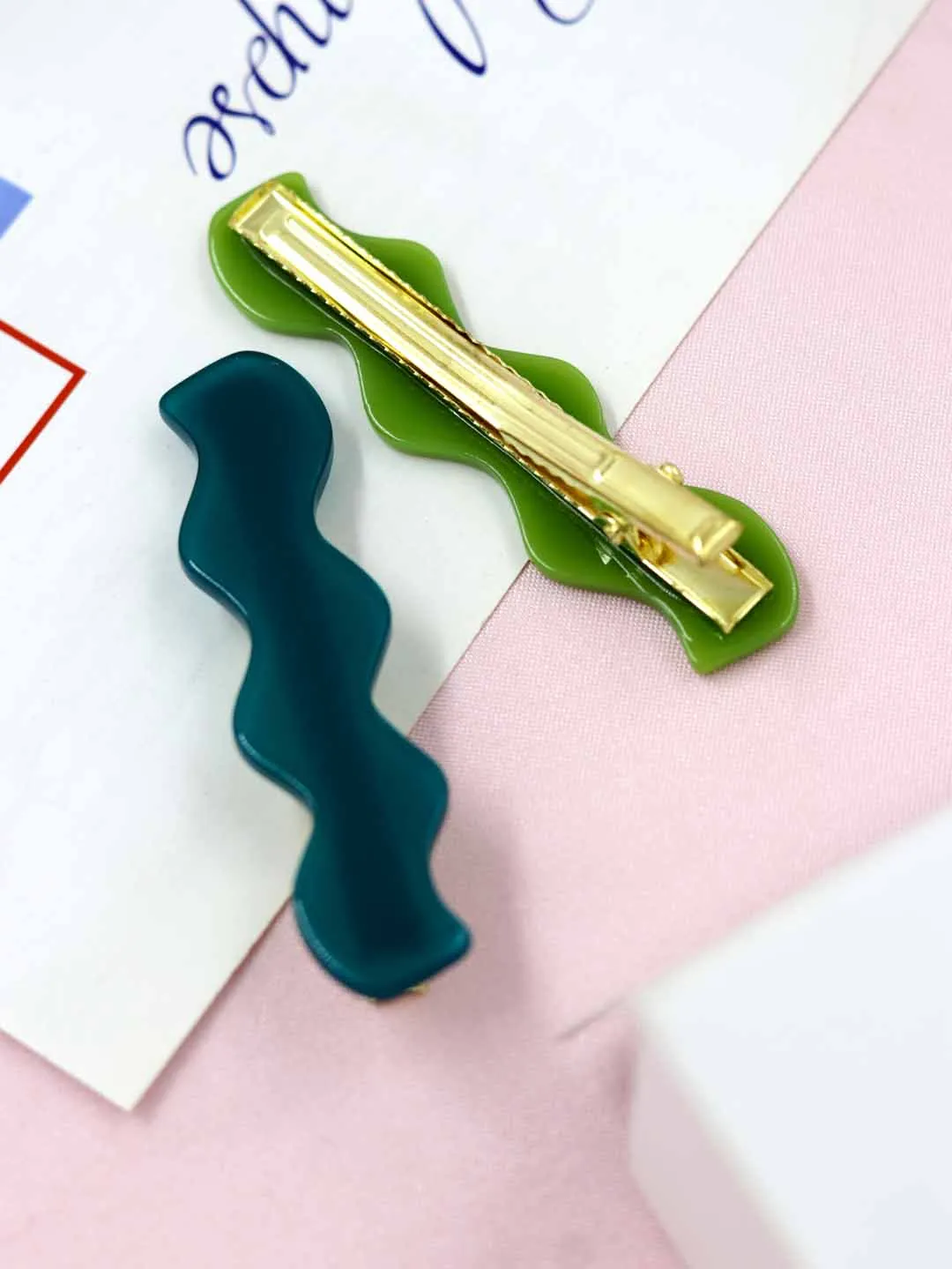 Whoopi-Inspired Elegant Hair Pin